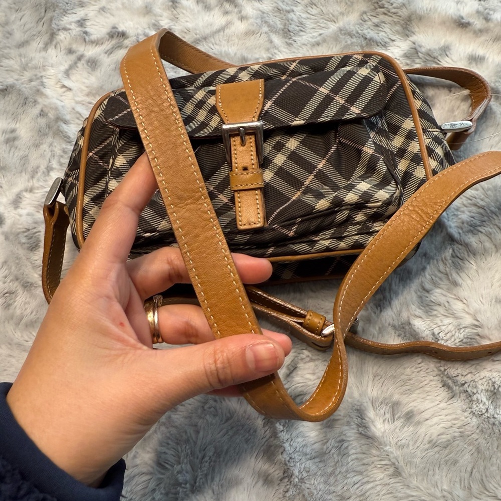 Burberry sling bag - Picture 2 of 8